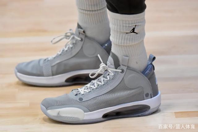 拜仁官方向巴黎道歉 球迷拉横幅未得到拜仁授权